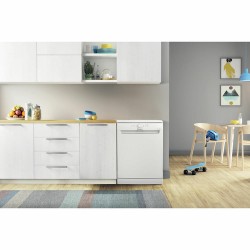 INDE Indesit D2F HK26 Lavastoviglie 14 Coperti Libera Installazione Classe E